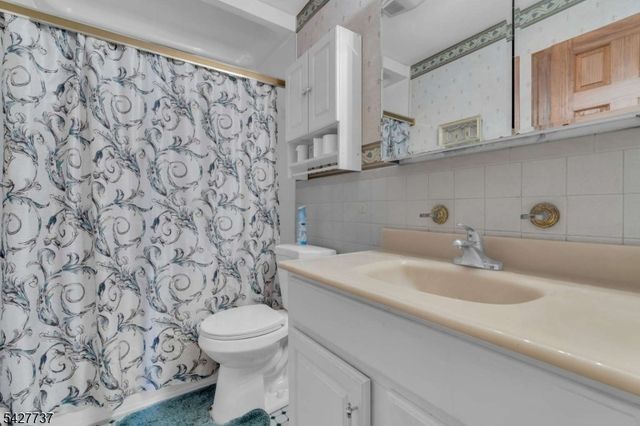 307 Santa Fe Trl, Hopatcong Boro, NJ 07843