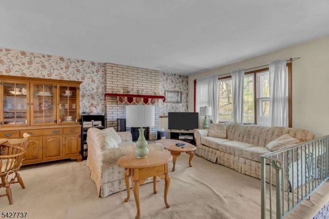 307 Santa Fe Trl, Hopatcong Boro, NJ 07843