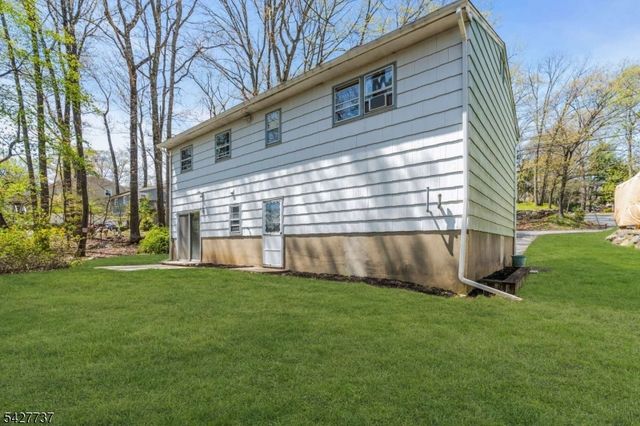 307 Santa Fe Trl, Hopatcong Boro, NJ 07843