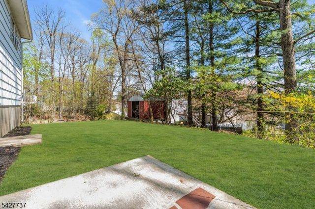 307 Santa Fe Trl, Hopatcong Boro, NJ 07843