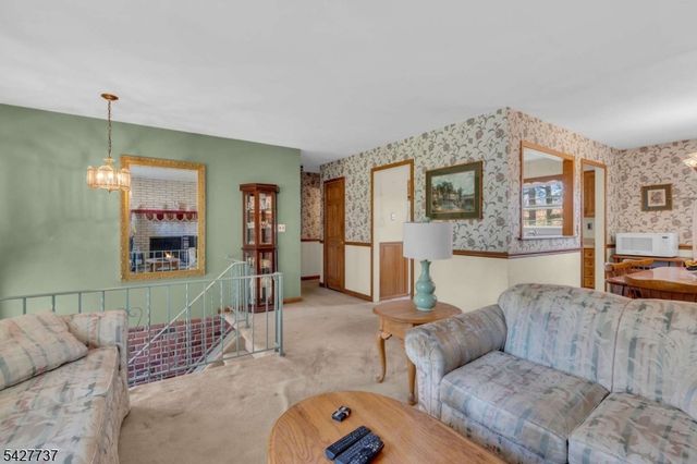 307 Santa Fe Trl, Hopatcong Boro, NJ 07843