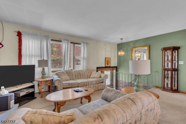 307 Santa Fe Trl, Hopatcong Boro, NJ 07843