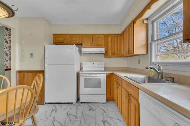 307 Santa Fe Trl, Hopatcong Boro, NJ 07843