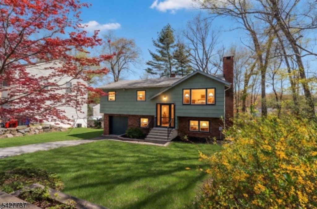 307 Santa Fe Trl, Hopatcong Boro, NJ 07843
