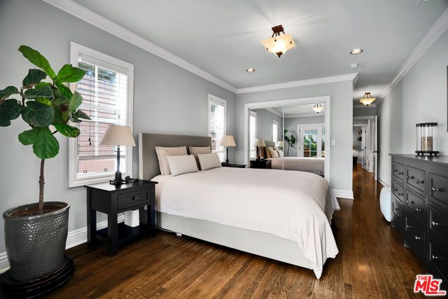 3925 S Norton Avenue, Los Angeles, CA 90008