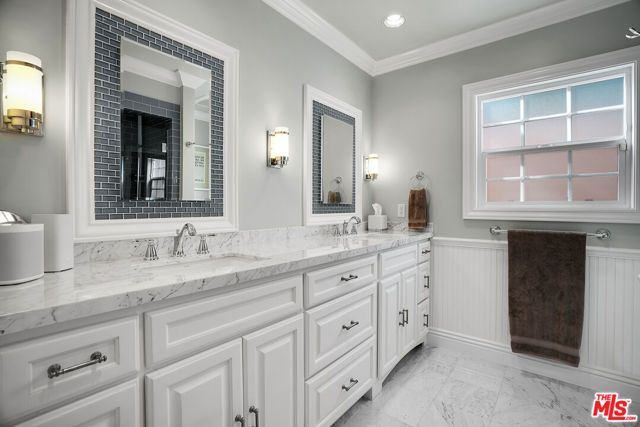3925 S Norton Avenue, Los Angeles, CA 90008