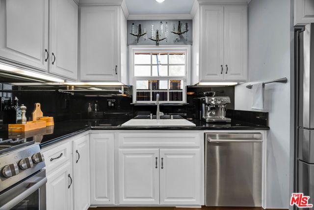 3925 S Norton Avenue, Los Angeles, CA 90008