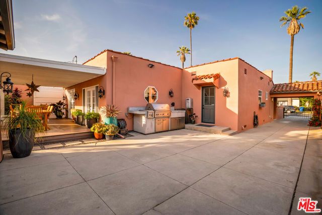 3925 S Norton Avenue, Los Angeles, CA 90008
