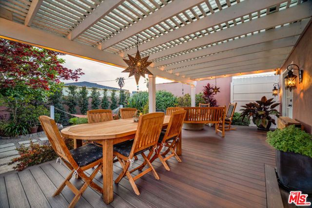3925 S Norton Avenue, Los Angeles, CA 90008