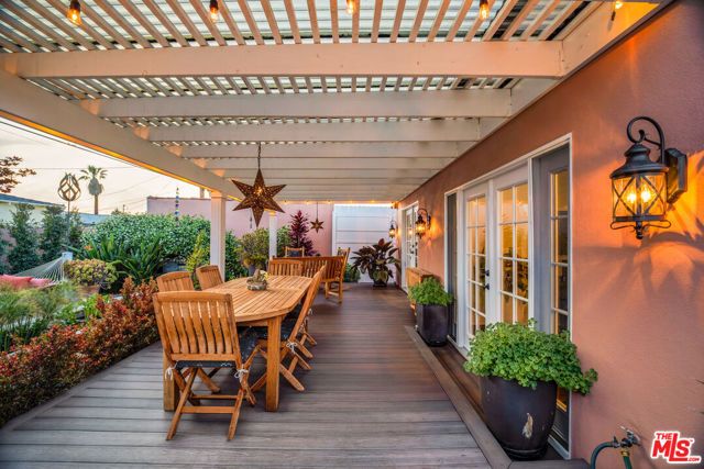 3925 S Norton Avenue, Los Angeles, CA 90008