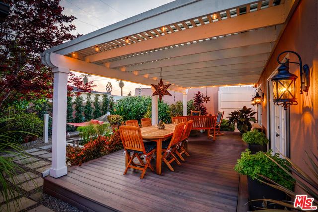 3925 S Norton Avenue, Los Angeles, CA 90008