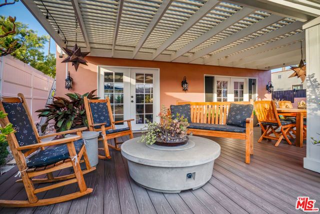 3925 S Norton Avenue, Los Angeles, CA 90008