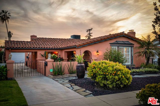 3925 S Norton Avenue, Los Angeles, CA 90008