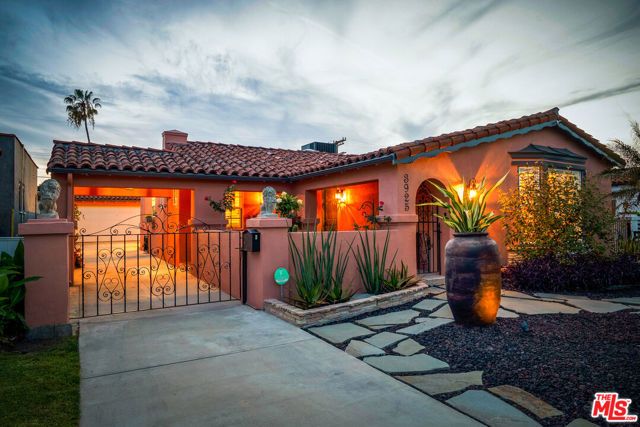 3925 S Norton Avenue, Los Angeles, CA 90008