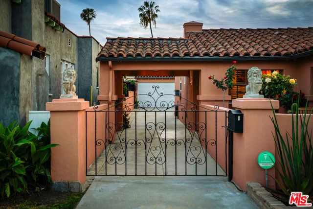 3925 S Norton Avenue, Los Angeles, CA 90008