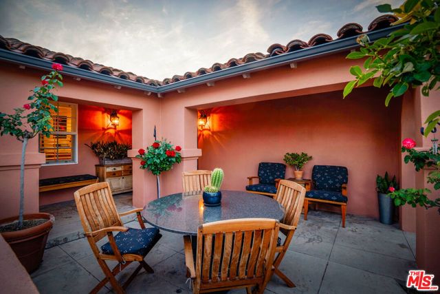 3925 S Norton Avenue, Los Angeles, CA 90008