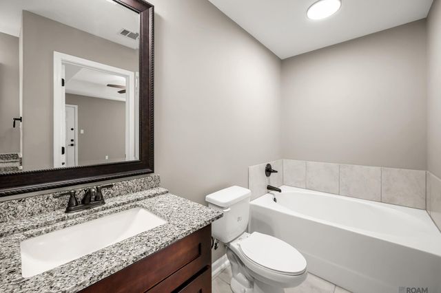 1482 Meadow Crossing Dr, Gonzales, LA 70737