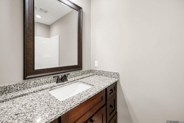 1482 Meadow Crossing Dr, Gonzales, LA 70737