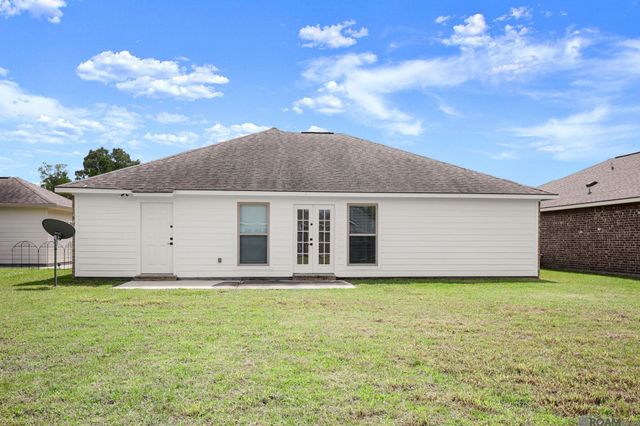 1482 Meadow Crossing Dr, Gonzales, LA 70737
