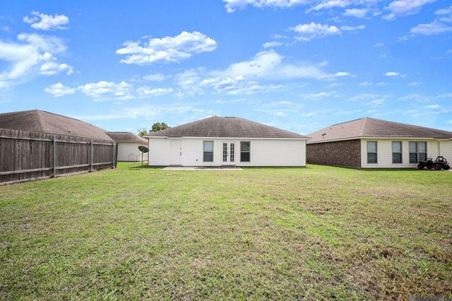 1482 Meadow Crossing Dr, Gonzales, LA 70737