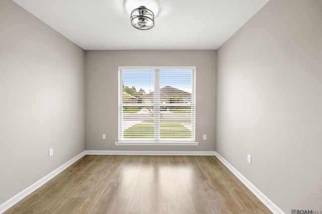 1482 Meadow Crossing Dr, Gonzales, LA 70737