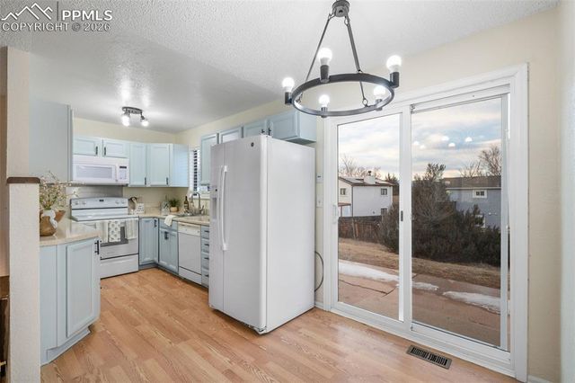 3390 Foxridge Drive, Colorado Springs, CO 80916