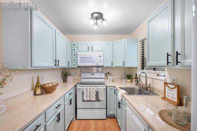 3390 Foxridge Drive, Colorado Springs, CO 80916