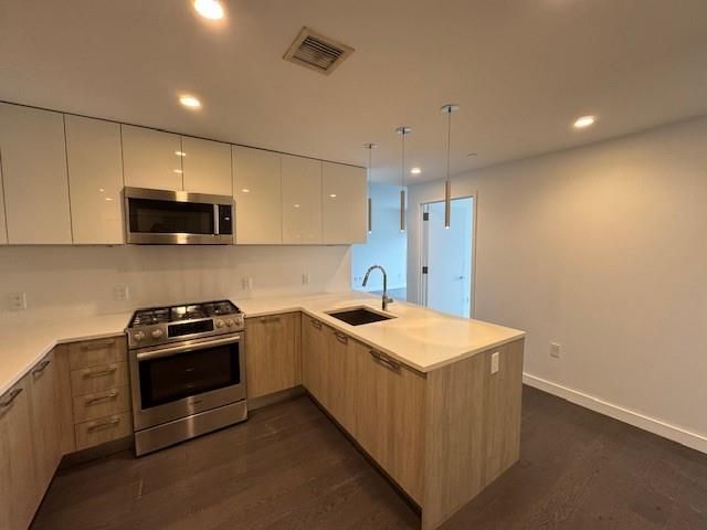 13105 40 Road 15E, Flushing, NY 11354