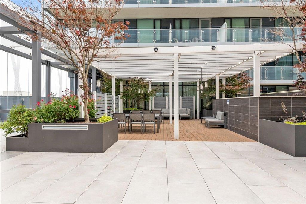 13105 40 Road 15E, Flushing, NY 11354