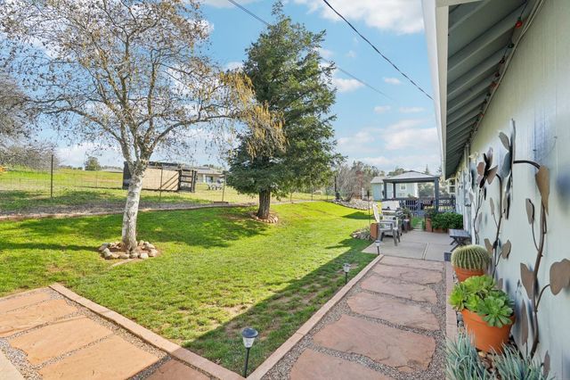 3820 Cattle Dr, Shingle Springs, CA 95682