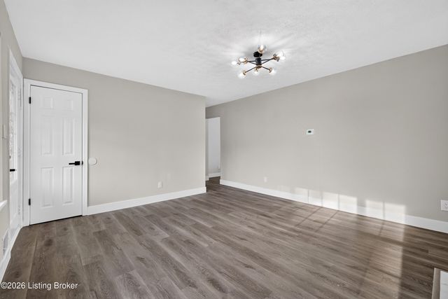5904 Hood Rd, Louisville, KY 40213