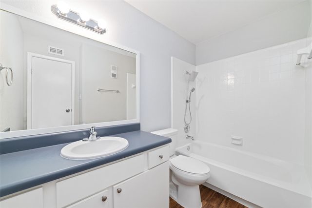 3085 Walnut Bend Lane 23, Houston, TX 77042