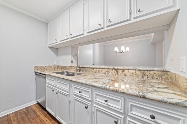 3085 Walnut Bend Lane 23, Houston, TX 77042
