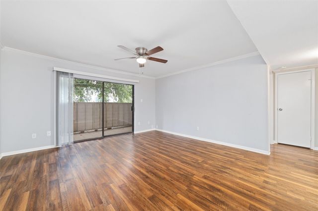 3085 Walnut Bend Lane 23, Houston, TX 77042