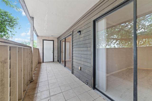 3085 Walnut Bend Lane 23, Houston, TX 77042