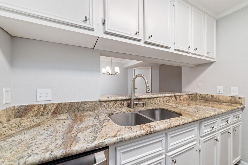 3085 Walnut Bend Lane 23, Houston, TX 77042