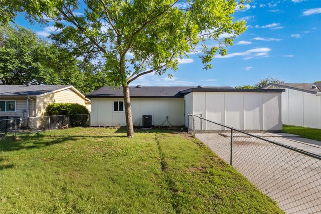 913 Roaming Road Drive, Allen, TX 75002