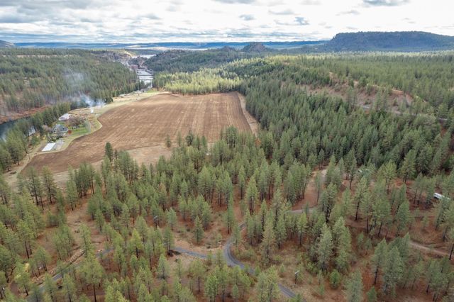 52282 Woods Ln, Ford, WA 99013