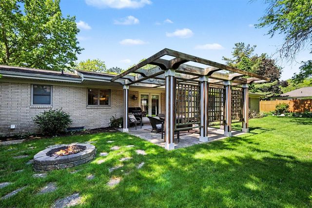 2601 Barfield Drive, Grand Rapids, MI 49546