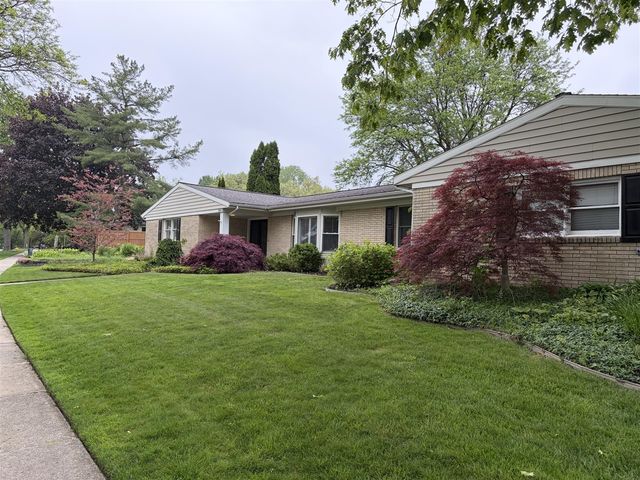 2601 Barfield Drive, Grand Rapids, MI 49546