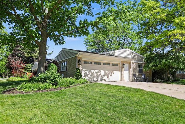2601 Barfield Drive, Grand Rapids, MI 49546