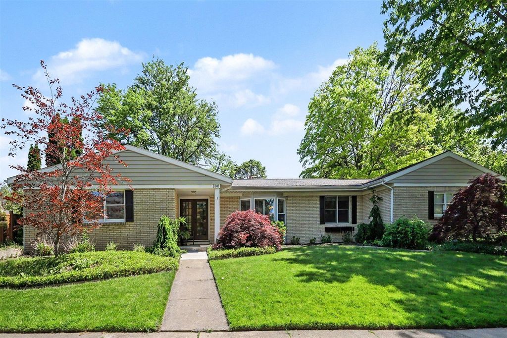 2601 Barfield Drive, Grand Rapids, MI 49546