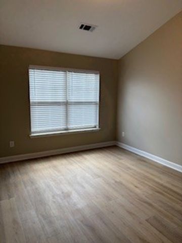 105 4th Ave Apt 111, Murfreesboro, TN 37130