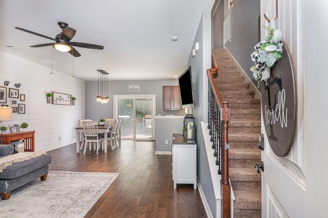 611 Whirlaway Dr, Burns, TN 37029