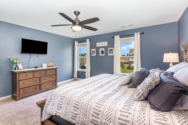 611 Whirlaway Dr, Burns, TN 37029