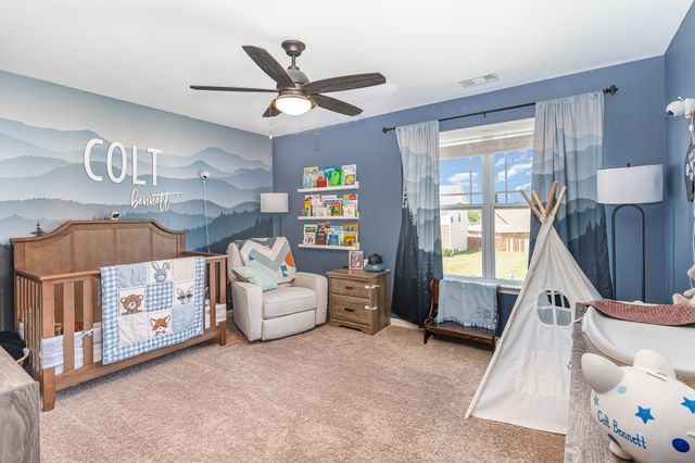 611 Whirlaway Dr, Burns, TN 37029