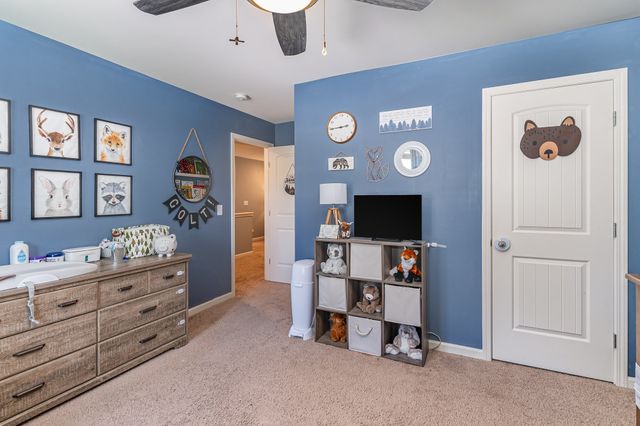 611 Whirlaway Dr, Burns, TN 37029