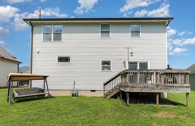 611 Whirlaway Dr, Burns, TN 37029