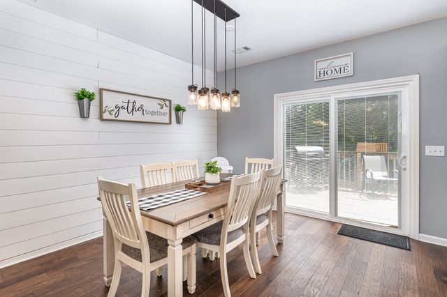 611 Whirlaway Dr, Burns, TN 37029