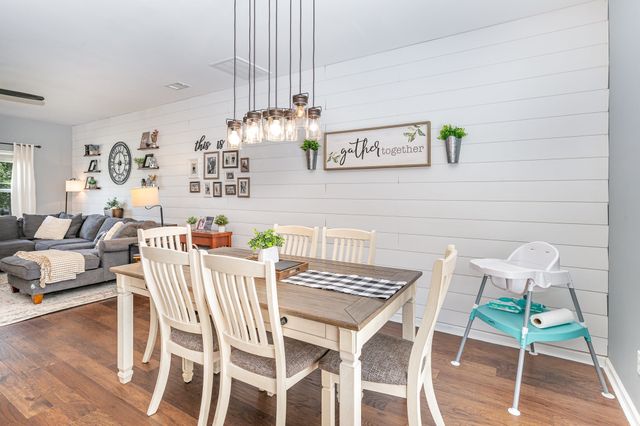 611 Whirlaway Dr, Burns, TN 37029